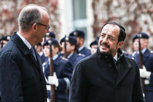 epa12525694 German Chancellor Friedrich Merz (L) welcomes the Cypriot President Nikos Christodoulides (R) with military honours, at the Federal Chancellery of Germany in Berlin, Germany, 14 November 2025. Christodoulides' visit aims to present to Merz the main pillars of Cyprus's EU presidency program, including EU defense, border management, and support...