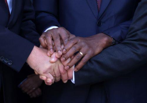 Ο Πρόεδρος της Δημοκρατίας Νίκος Χριστοδουλίδης και ο νέος Τουρκοκύπριος ηγέτης Τουφάν Έρχιουρμαν συναντήθηκαν σήμερα, στην οικία του Ειδικού Αντιπροσώπου του ΓΓ του ΟΗΕ και Επικεφαλή της UNFICYP στην Κύπρο, Χασίμ Ντιάν, στην υπό την προστασία των ΗΕ περιοχή του παλιού αεροδρομίου Λευκωσίας, Πέμπτη 20 Νοεμβρίου 2025. ΚΥΠΕ/ΚΑΤΙΑ ΧΡΙΣΤΟΔΟΥΛΟΥ