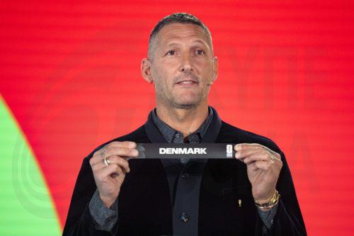 epa12537741 Marco Materazzi draws Denmark during the FIFA World Cup 2026 play-offs draw at the Home of FIFA in Zurich, Switzerland, 20 November 2025.  EPA/CLAUDIO THOMA