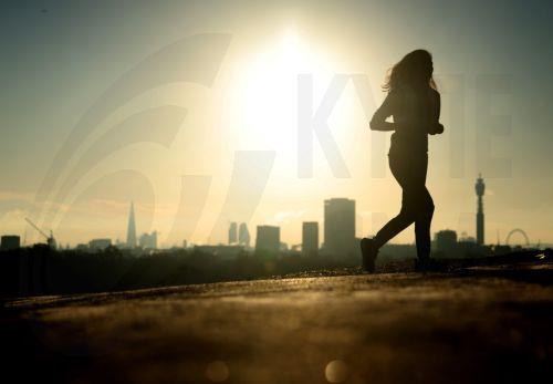 epa12539680 A runner jogs as the sun rises over Primrose Hill in London, Britain, 21 November 2025. Winter weather continues across the UK, with temperatures falling below zero overnight. The Met Office has described the conditions as the 'first notable cold snap of this autumn,' bringing 'wintry hazards' and prompting the agency to issue warnings for snow...