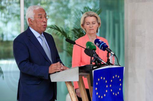 epa12545773 President of the European Council Antonio Costa (L) and President of the European Commission Ursula von der Leyen attend a press conference about the meeting that took place in Luanda between the EU members concerning the US peace plan for the Russia-Ukraine conflict, prior to the 7th European Union-African Union Summit in Luanda, Angola, 24...