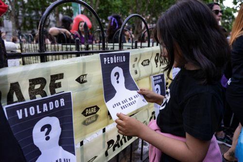 epaselect epa12549189 A girl looks at a sign on the International Day for the Elimination of Violence Against Women in Montevideo, Uruguay, 25 November 2025.  EPA/Meri Parrado