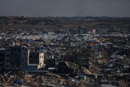 epa12562707 Makeshift tents of displaced Palestinian families among the ruins of their homes east of Gaza City, Gaza Strip, 01 December 2025, amid a ceasefire between Israel and Hamas.  EPA/MOHAMMED SABER