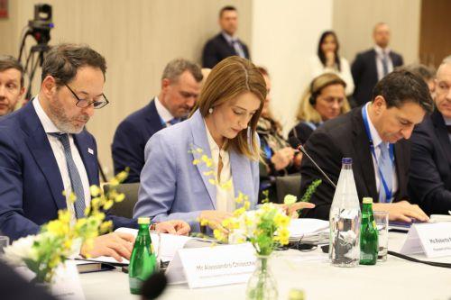 Ο Πρόεδρος της Δημοκρατίας κ. Νίκος Χριστοδουλίδης και η Πρόεδρος του Ευρωπαϊκού Κοινοβουλίου κα Roberta Metsola. σε κοινή συνεδρίαση του Υπουργικού Συμβουλίου και της ηγεσίας του Ευρωπαϊκού Κοινοβουλίου, στο Προεδρικό Μέγαρο, Λευκωσία, Κύπρος.