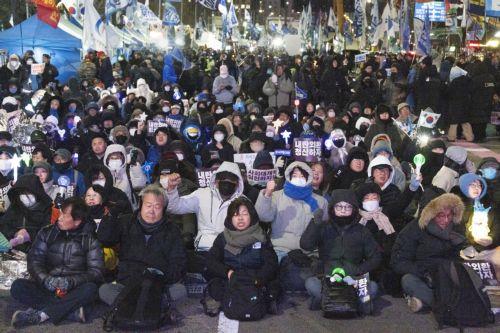 epa12566959 South Korean people participate in a demonstration to mark the first anniversary of the 03 December martial law crisis outside the National Assembly in Seoul, South Korea, 03 December 2025.  EPA/JEON HEON-KYUN