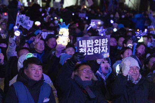 epa12566963 South Korean people participate in a demonstration to mark the first anniversary of the 03 December martial law crisis outside the National Assembly in Seoul, South Korea, 03 December 2025.  EPA/JEON HEON-KYUN