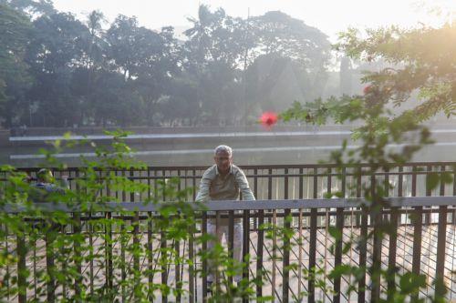 epa12576212 A man exercises during the early winter morning at Ramna Park in Dhaka, Bangladesh, 07 December 2025. Ramna Park is a large recreation area situated at the heart of the central Dhaka.  EPA/MONIRUL ALAM