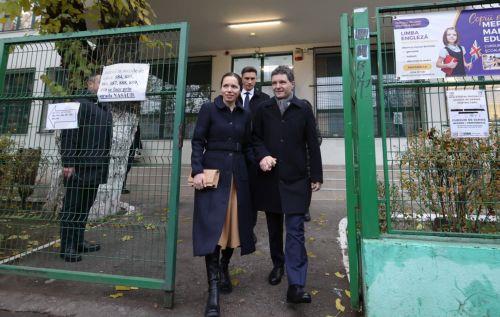 epa12576431 Romanian President Nicusor Dan (R), accompanied by his partner Mirabela Gradinaru (2-L), leaves the polling station after casting his vote in the capital's mayoral elections, in Bucharest, Romania, 07 December 2025. The Romanian capital, Bucharest, holds its early mayoral elections on 07 December, following Nicusor Dan's ascent from mayor to...