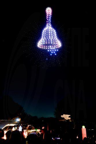 epa12582011 Visitors watch a sponsored Christmas holiday drone display at Piedmont Park in Atlanta, Georgia, USA, 09 December 2025. The show 'Chevy Holiday Magic' was sponsored by automobile manufacturer Chevrolet and featured 1,000 choreographed drones.  EPA/ERIK S. LESSER