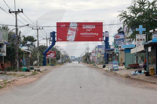 epa12582018 Closed shops line an empty street in a town in Oddar Meanchey province, Cambodia, 10 December 2025. According to the Thai military, clashes expanded and intensified on 09 December, killing four Thai soldiers and injuring 68 others, while Cambodia's Foreign Ministry said the Thai military's actions violated the ceasefire and the Joint Declaration...
