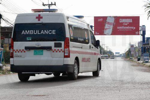 epa12582022 An ambulance moves along a street in Oddar Meanchey Province, Cambodia, 10 December 2025. According to the Cambodian Ministry of Defence, more than 29,000 families, over 101,000 people from Oddar Meanchey, Preah Vihear, Banteay Meanchey, Pursat, and Siem Reap have fled to safety as fighting escalates along the Cambodia-Thailand border....