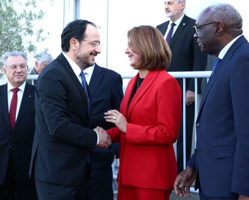 Ο Πρόεδρος της Δημοκρατίας Νίκος Χριστοδουλίδης και ο Τουρκοκύπριος ηγέτης Τουφάν Έρχιουρμαν είχαν σήμερα κοινή συνάντηση με την Προσωπική Απεσταλμένη του ΓΓ Μαρία Άνχελα Ολγικίν Κουέγιαρ στις εγκαταστάσεις των Καλών Υπηρεσιών του ΟΗΕ στην υπό την προστασία των ΗΕ περιοχή του παλιού αεροδρομίου Λευκωσίας, Πέμπτη 11 Δεκεμβρίου 2025. ΚΥΠΕ/ΚΑΤΙΑ ΧΡΙΣΤΟΔΟΥΛΟΥ 