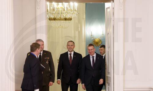 epa12584968 Latvian President Edgars Rinkevics (R) and Polish President Karol Nawrocki during their meeting in Riga, Latvia, 11 December 2025.  EPA/TOMS KALNINS