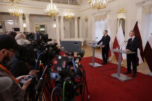 epa12584969 Latvian President Edgars Rinkevics (R) and Polish President Karol Nawrocki attend a joint press conference after their meeting in Riga, Latvia, 11 December 2025.  EPA/TOMS KALNINS