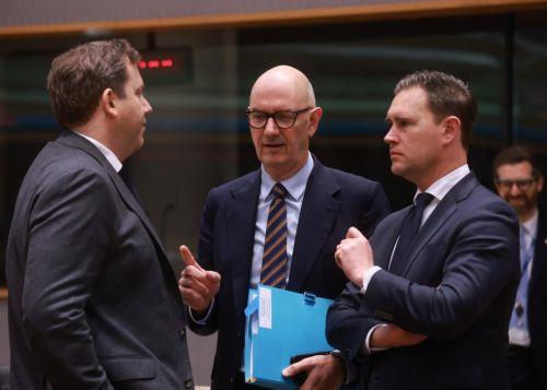 epa12585163 German Finance Minister Lars Klingbeil (L) and  French Minister for Economy, Finance and Industrial, Energy and Digital Sovereignty, Roland Lescure (C) and Dutch caretaker Minister of Finance Eelco Heinen (R) at the start of Eurogroup  Finance ministers Council in Brussels, Belgium, 11 December 2025. The Eurogroup will elect a President for the...