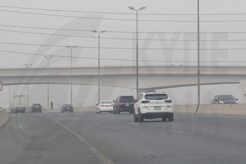 epa12587639 Vehicles drive on a road amid heavy smog in Lahore, Pakistan, 12 December 2025. Punjab’s air quality worsened sharply as Lahore topped global pollution rankings, with dense smog spreading across the province. Authorities issued alerts, intensified inspections, and deployed drones, while health advisories urged residents to limit outdoor activity...
