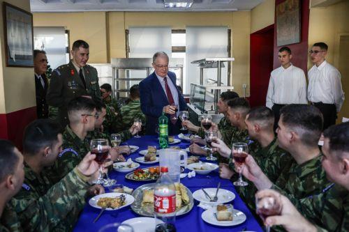 (Ξένη Δημοσίευση) Ο Πρόεδρος της Δημοκρατίας Κωνσταντίνος Τασούλας παρέστη στον εορτασμό της 157ης επετείου από την ίδρυση της Προεδρικής Φρουράς, Παρασκευή 12 Δεκεμβρίου 2025. ΑΠΕ-ΜΠΕ/ΠΡΟΕΔΡΙΑ ΤΗΣ ΔΗΜΟΚΡΑΤΙΑΣ/ΘΟΔΩΡΗΣ ΜΑΝΩΛΟΠΟΥΛΟΣ