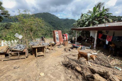 epa12587685 Landslide victims search for their belongings among the debris of their damaged house after landslides in Badulla, Sri Lanka, 12 December 2025. Many parts of the island had been inundated, and there had been many landslides due to Cyclone Ditwah. According to the Sri Lanka Disaster Management Center, More than 630 people have been killed, and...