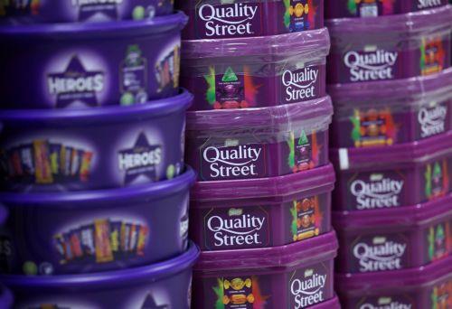 epa12594189 Tinned Christmas chocolates at a store in London, Britain, 15 December 2025. Britain's favorite chocolates are shrinking and becoming more expensive ahead of Christmas as rising cocoa prices continue to put pressure on manufacturers. Global cocoa production has fallen by more than 14 percent this year, while cocoa prices have quadrupled since...