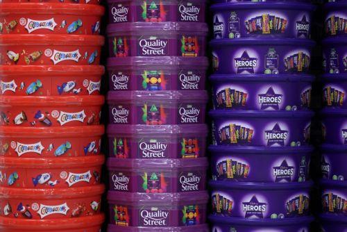 epa12594193 Tinned Christmas chocolates at a store in London, Britain, 15 December 2025. Britain's favorite chocolates are shrinking and becoming more expensive ahead of Christmas as rising cocoa prices continue to put pressure on manufacturers. Global cocoa production has fallen by more than 14 percent this year, while cocoa prices have quadrupled since...
