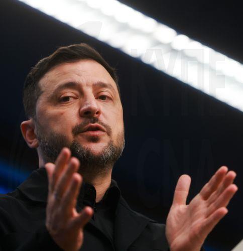 epa12600837 Ukrainian President Volodymyr Zelensky gives a press conference during the EU Council Summit in Brussels, Belgium, 18 December 2025. EU leaders are meeting to discuss the latest developments in Ukraine, the EU's next multiannual financial framework, the EU enlargement process, and the geoeconomic situation in the European Union.  EPA/OLIVIER...