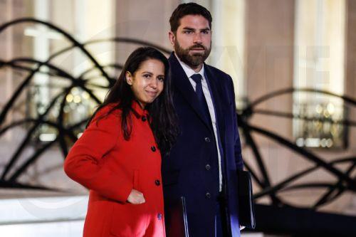 epa12609304 French Minister for Overseas Territories Naima Moutchou (L) leaves the Elysee Palace after a special cabinet meeting in Paris, France, 22 December 2025. The special cabinet meeting held to approve a special finance law for 2026 as the Parliament failed to approve the budget bill in time.  EPA/MOHAMMED BADRA