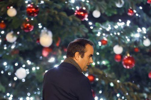 epa12609310 French Prime Minister Sebastien Lecornu leaves the Elysee Palace after a special cabinet meeting in Paris, France, 22 December 2025. The special cabinet meeting held to approve a special finance law for 2026 as the Parliament failed to approve the budget bill in time.  EPA/MOHAMMED BADRA