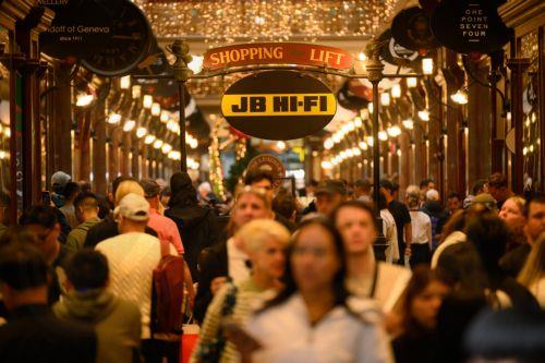 epa12612656 General view of Boxing Day shoppers at The Strand Arcade in Sydney, Australia, 26 December 2025.  EPA/GEORGE CHAN AUSTRALIA AND NEW ZEALAND OUT