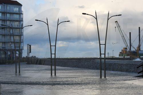 epa12617742 A storm on the Baltic Sea, seen from the beach in Darlowo, northwestern Poland, 30 December 2025. Due to forecasted storm winds, the Institute of Meteorology and Water Management has issued a second-degree warning for rising water levels along the coast.  EPA/PIOTR KOWALA POLAND OUT