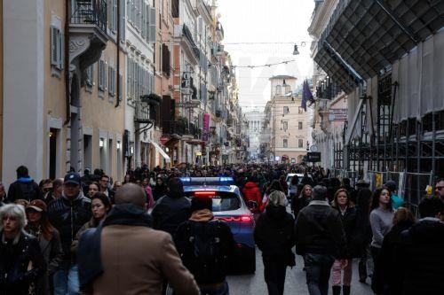 epa12618073 Italian Carabinieri are on patrol as part of the security plan for New Year's Eve celebrations in Rome, Italy, 30 December 2025. Cities across the country are preparing for the festivities with various security measures and restrictions, which include the use of metal detectors and restricted access to major public squares, according to...