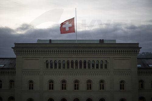 epa12621405 A Swiss flag flies at half-mast at the Federal Palace following a fire at Le Constellation bar and lounge that killed and injured several people during New Year's celebrations, in Bern, Switzerland, 02 January 2026. Swiss police stated that around 40 people were killed and about 115 injured in the fire that devastated the venue on New Year's Eve...
