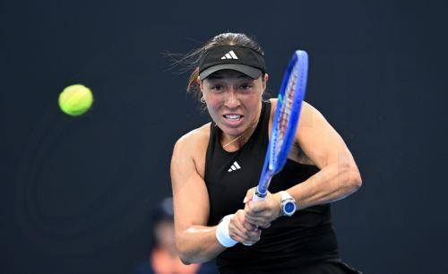 epa12632658 Jessica Pegula of the United States in action against Anna Kalinskaya of Russia during day four of the Brisbane International tennis tournament at Pat Rafter Arena in Brisbane, Australia, 07 January 2026.  EPA/DARREN ENGLAND AUSTRALIA AND NEW ZEALAND OUT