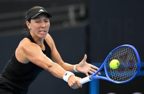 epa12632659 Jessica Pegula of the United States in action against Anna Kalinskaya of Russia during day four of the Brisbane International tennis tournament at Pat Rafter Arena in Brisbane, Australia, 07 January 2026.  EPA/DARREN ENGLAND AUSTRALIA AND NEW ZEALAND OUT