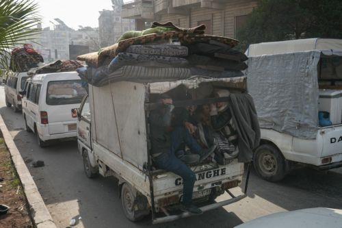 epa12636052 Syrians ride in the back of a pickup truck in Aleppo, northern Syria, 08 January 2026. Thousands of civilians continue to flee the Sheikh Maqsoud and Ashrafieh neighborhoods of Aleppo, three days after deadly clashes erupted between the Syrian government and the Kurdish-led Syrian Democratic Forces (SDF). According to the Directorate of Social...