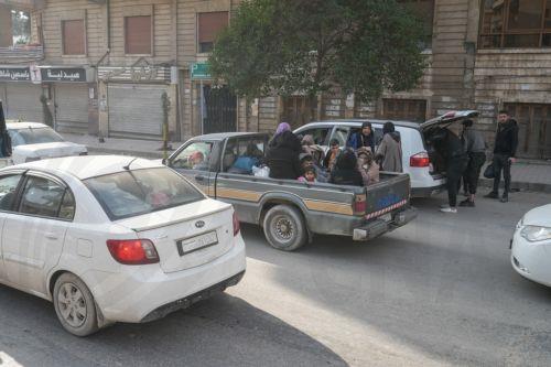 epa12636054 Syrians ride on the back of a pickup truck as they flee a neighborhood Aleppo, northern Syria, 08 January 2026. Thousands of civilians continue to flee the Sheikh Maqsoud and Ashrafieh neighborhoods of Aleppo, three days after deadly clashes erupted between the Syrian government and the Kurdish-led Syrian Democratic Forces (SDF). According to...
