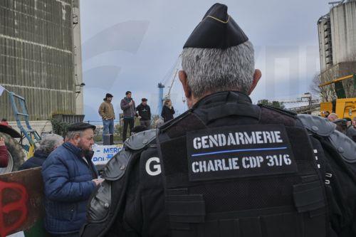 epa12644679 The gendarmerie intervened during a farmers protest against the Mercosur agreement and culling of livestock in Bayonne, Boucau, Pyrenees-Atlantiques, France, 12 January 2026. The police intervention is intended to prevent traffic paralysis and ensure the safety of emergency services, following prolonged blockades of the A63 motorway by the...