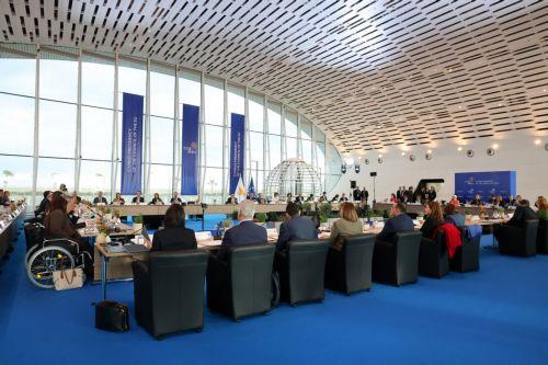 Επίσημη επίσκεψη στην Κύπρο πραγματοποιεί το Σώμα των Επιτρόπων της Ευρωπαϊκής Ένωσης, στο πλαίσιο των επαφών του με την Κυβέρνηση της Κυπριακής Δημοκρατίας, υπό την ιδιότητά της ως Προεδρίας του Συμβουλίου της Ευρωπαϊκής Ένωσης, Νέο Λιμάνι Λεμεσού 15 Ιανουαρίου. ΚΥΠΕ/ΚΑΤΙΑ ΧΡΙΣΤΟΔΟΥΛΟΥ