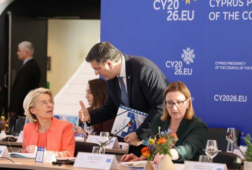 Επίσημη επίσκεψη στην Κύπρο πραγματοποιεί το Σώμα των Επιτρόπων της Ευρωπαϊκής Ένωσης, στο πλαίσιο των επαφών του με την Κυβέρνηση της Κυπριακής Δημοκρατίας, υπό την ιδιότητά της ως Προεδρίας του Συμβουλίου της Ευρωπαϊκής Ένωσης, Νέο Λιμάνι Λεμεσού 15 Ιανουαρίου. ΚΥΠΕ/ΚΑΤΙΑ ΧΡΙΣΤΟΔΟΥΛΟΥ