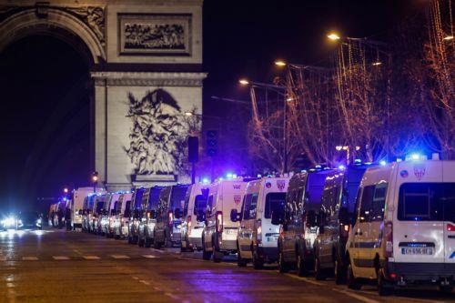 epa12660008 French police secure the Champs-Elysees near the Arc de Triomphe during the Morocco–Senegal match in the African Cup final, in Paris, France, 18 January 2026.
French authorities banned football fan gatherings on the Champs-Elysees in Paris during the Africa Cup of Nations final.  EPA/Mohammed Badra