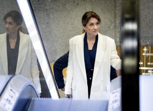 epa12660783 People's Party for Freedom and Democracy (VVD) leader Dilan Yesilgoz-Zegerius arrives at the coalition government for a meeting with informateur Rianne Letschert in The Hague, the Netherlands, 19 January 2026. The leaders of the D66, CDA, and VVD parties are seeking support for their minority cabinet formation.  EPA/KOEN VAN WEEL