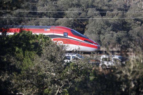 epa12660833 View of an Iryo train at the site of the wreckage where, on 18 January 2026, at least 39 people died after a high-speed train carrying more than 300 passengers derailed and collided with another train traveling in the opposite direction on an adjacent track near the town of Adamuz, Córdoba, Spain. The photo was released on 19 January 2026. ...