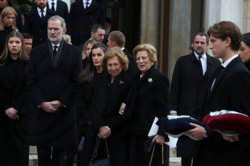 epa12661500 Spanish King Felipe VI (2-L) next to Queen Letizia (3-L), emeritus Queen Sofia of Spain (C) and former Queen Anne Marie (R) leave the Metropolitan Cathedral of Athens, after they attended the funeral service of Princess Irene, Athens, Greece, 19 January 2026. Princess Irene, the younger sister of Queen Sofia of Spain and of the former King...