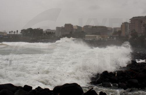 epa12663982 Waves hit the shore in the seaside village of San Giovanni Li Cuti in Catania, Sicily, Italy, 20 January 2026.  EPA/ORIETTA SCARDINO