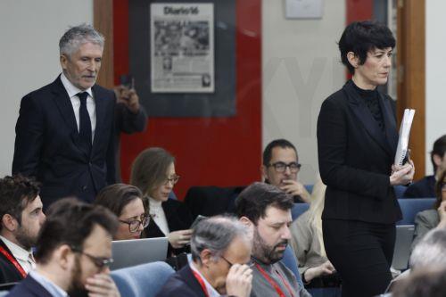 epa12664127 Spanish Minister for Home Affairs Fernando Grande-Marlaska (L) and Spanish Minister for Inclusion, Social Security, and Migration and Government Spokesperson Elma Saiz attend a press conference after the weekly Cabinet Meeting held at Moncloa Presidential Palace in Madrid, Spain, 20 January 2026.  EPA/Chema Moya