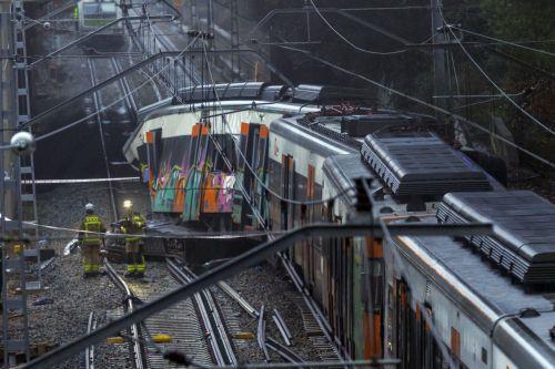epa12666723 Firefighters check the commuter train that derailed between Gelida and Sant Sadurni d'Anoia, Barcelona, Spain, 21 January 2026. The train driver has died and 37 passengers were injured, four of them seriously, after the train crashed into a collapsed retaining wall late 20 January.  EPA/QUIQUE GARCIA