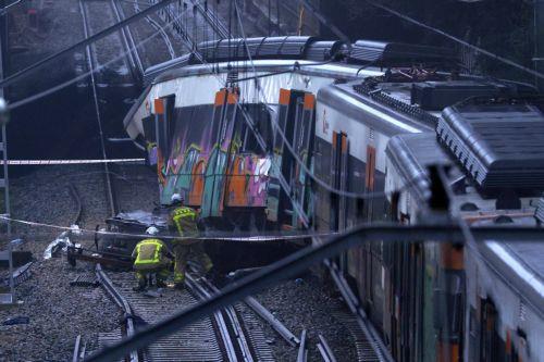 epa12666725 Firefighters check the commuter train that derailed between Gelida and Sant Sadurni d'Anoia, Barcelona, Spain, 21 January 2026. The train driver has died and 37 passengers were injured, four of them seriously, after the train crashed into a collapsed retaining wall late 20 January.  EPA/QUIQUE GARCIA