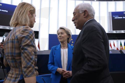 epa12666846 President of the European Commission Ursula von der Leyen (C) talks with High Representative of the European Union for Foreign Affairs and Security Policy Kaja Kallas (L) and European Council President Antonio Costa (R) during the European Parliament plenary session in Strasbourg, France, 21 January 2026. The current plenary session runs from 19...