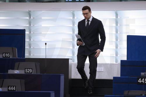 epa12666859 Member of the European Parliament (MEP) and group leader of the Patriots for Europe Group, France, Jordan Bardella, attends the European Parliament plenary session in Strasbourg, France, 21 January 2026. The current plenary session runs from 19 to 22 January 2026.  EPA/YOAN VALAT