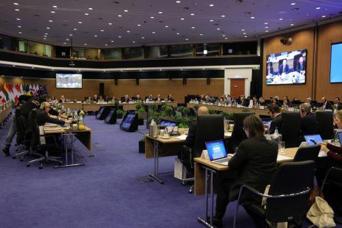 Η άτυπη Σύνοδος Υπουργών Εσωτερικών Υποθέσεων και Δικαιοσύνης, που πραγματοποιείται το διήμερο 22 και 23 Ιανουαρίου με θέμα τις βιώσιμες προσεγγίσεις στη διαδικασία επιστροφών, αλλά και ενσωμάτωσης μεταναστών στην ΕΕ, είναι η πρώτη άτυπη σύνοδος Υπουργών της ΕΕ, που συνέρχεται στη Λευκωσία στο πλαίσιο της κυπριακής Προεδρίας του Συμβουλίου της ΕΕ , Λευκωσία...