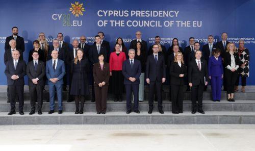 Η άτυπη Σύνοδος Υπουργών Εσωτερικών Υποθέσεων και Δικαιοσύνης, που πραγματοποιείται το διήμερο 22 και 23 Ιανουαρίου με θέμα τις βιώσιμες προσεγγίσεις στη διαδικασία επιστροφών, αλλά και ενσωμάτωσης μεταναστών στην ΕΕ, είναι η πρώτη άτυπη σύνοδος Υπουργών της ΕΕ, που συνέρχεται στη Λευκωσία στο πλαίσιο της κυπριακής Προεδρίας του Συμβουλίου της ΕΕ , Λευκωσία...